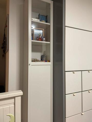 Billy boekenkast met vitrinedeur