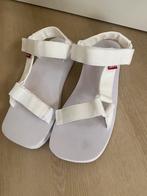 Levi’s sandalen 39,5, Ophalen of Verzenden, Zo goed als nieuw, Wit, Sandalen of Muiltjes