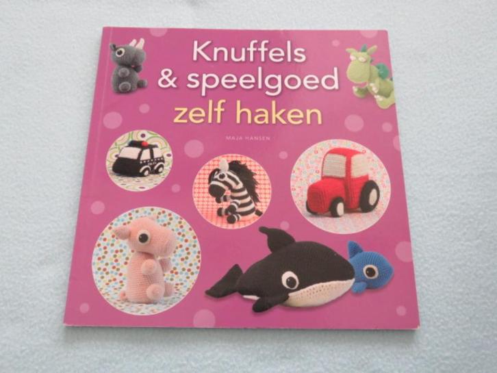 Boek: Knuffels en speelgoed zelf haken door Maja Hansen, Hobby en Vrije tijd, Breien en Haken, Zo goed als nieuw, Haken, Patroon of Boek