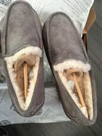 Heren pantoffels UGG Ascot 42 grijs suede/wol, UGG, Overige kleuren, Nieuw, Ophalen of Verzenden