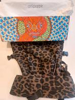 Artipoppe Draagzak - Luipaardprint - Zo Goed Als Nieuw, Kinderen en Baby's, Babydragers en Draagdoeken, Ophalen of Verzenden