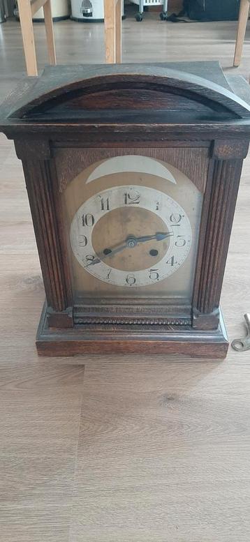 Oude tafel pendule klok. beschikbaar voor biedingen