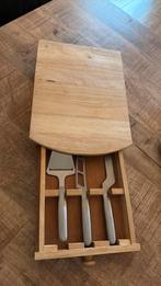 Kaasplank inclulsief 2 messen en 1 kaasschaaf, Ophalen, Zo goed als nieuw