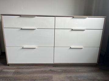 Hoogglans witte ladekast met 6 laden 50x146,5x80,5cm beschikbaar voor biedingen