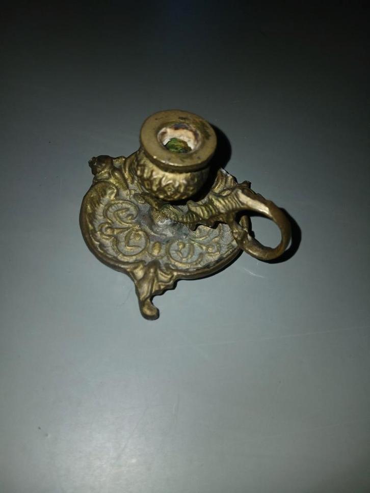 ️ Antieke messing kandelaar – sierlijk en klein mo, Antiek en Kunst, Antiek | Koper en Brons, Ophalen of Verzenden