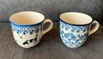 Blauwe Bunzlau 2 kopjes waaruit 1 koe en 1 bloem motief., Keramiek, Ophalen of Verzenden, Zo goed als nieuw, Overige stijlen