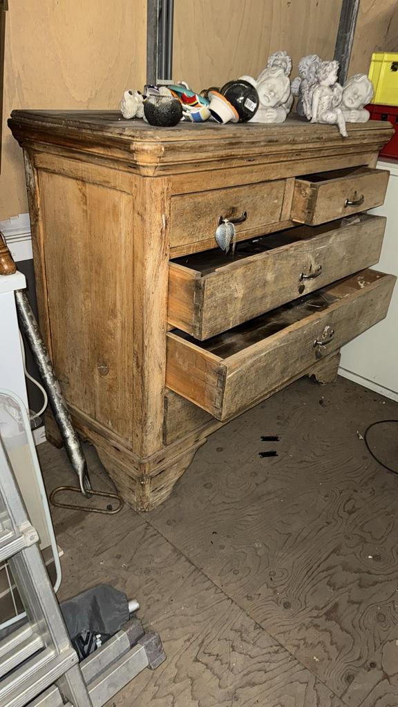 Oude houten commode met lades, Huis en Inrichting, Kasten | Dressoirs, Gebruikt, 100 tot 150 cm, 50 tot 75 cm, Met lade(s), Overige houtsoorten