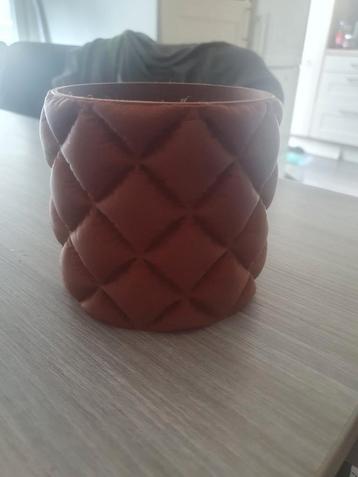 Bloempot met uniek design beschikbaar voor biedingen