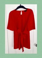 Nikkie top met strik in taille - rood - maat 32/34 - nieuw, Kleding | Dames, Tops, Nieuw, Ophalen of Verzenden, Maat 34 (XS) of kleiner