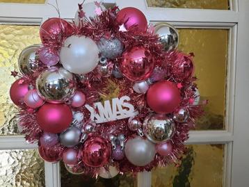 Kerstballen krans beschikbaar voor biedingen