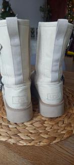 Creme witte boots merk UGGS maat 39, Kleding | Dames, Schoenen, Ophalen