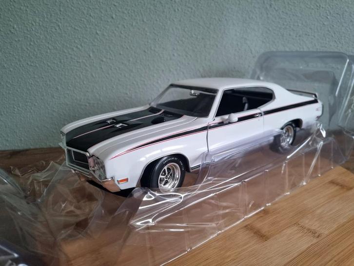 AutoWorld Buick GSX Hardtop Apollo White 1:18 + Gratis pomp, Hobby en Vrije tijd, Modelauto's | 1:18, Nieuw, Auto, Overige merken