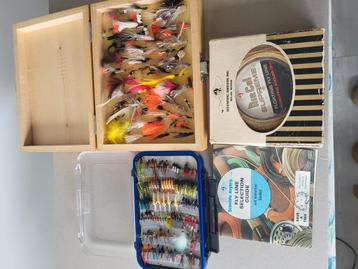 Ruime assortiment nymphen en vliegen. beschikbaar voor biedingen