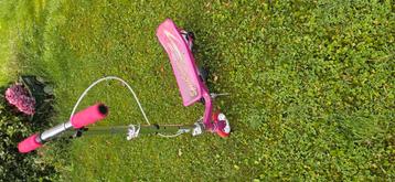 Zo goed als nieuw space scooter.
Kleur roze .
Merk 75 eur beschikbaar voor biedingen