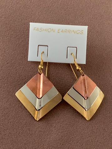 Vintage oorbellen 3 kleuren metaal beschikbaar voor biedingen