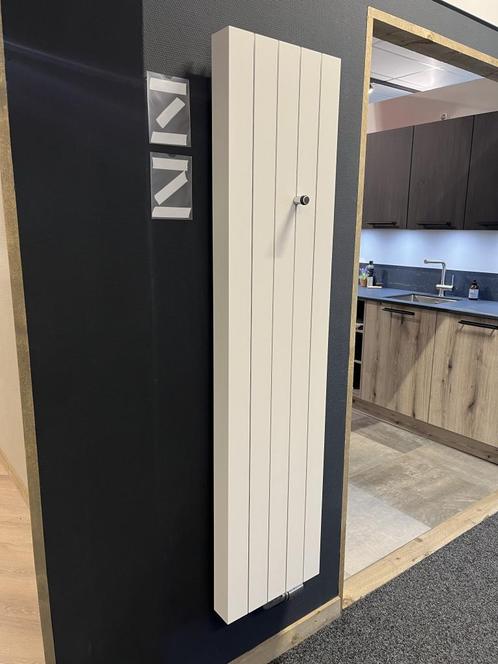 Vasco Zaros Design-Radiator Wit 160x37,5, Doe-het-zelf en Verbouw, Verwarming en Radiatoren, Zo goed als nieuw, Radiator, 800 watt of meer