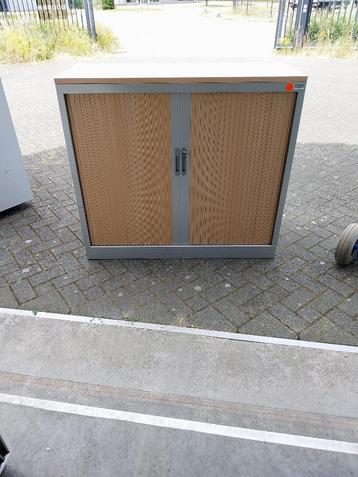 Lage roldeurkast. Alu romp, kunststof deuren in beukenkleur beschikbaar voor biedingen