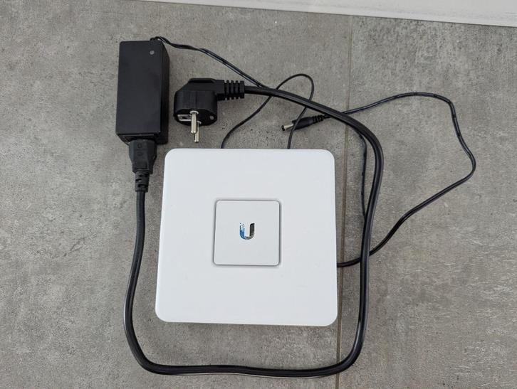 UniFi Security Gateway (USG) - Professionele Router/Firewall, Computers en Software, Routers en Modems, Zo goed als nieuw, Router