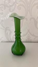Vintage design glazen vaas groen wit hoogte 23 cm, Ophalen of Verzenden