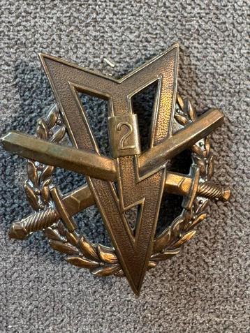 Militair Embleem/Badge met Bliksemschicht en Zwaarden beschikbaar voor biedingen