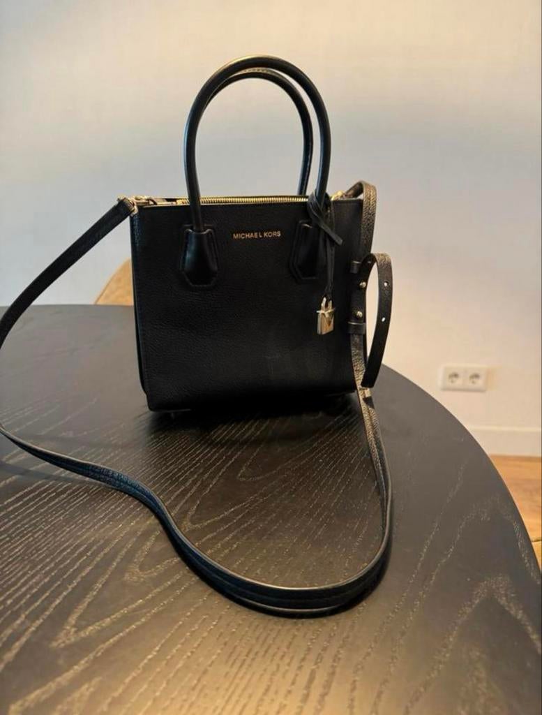 Michael Kors Hamilton Small Zwart, Sieraden, Tassen en Uiterlijk, Tassen | Damestassen, Ophalen of Verzenden, Zo goed als nieuw