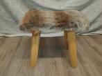 Houten krukje met imitatiebont, Huis en Inrichting, Ophalen of Verzenden, Zo goed als nieuw, Hout