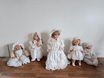 Antieke poppen  beschikbaar voor biedingen