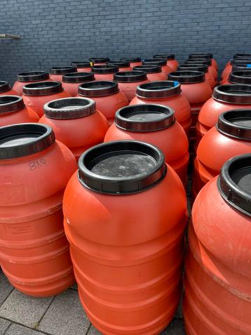 Kunststof vaten gebruikt voor olijven/ fruit,ideale waterton beschikbaar voor biedingen