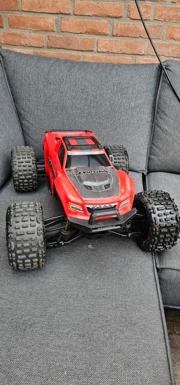 Upgraded Traxxas maxx V2 beschikbaar voor biedingen