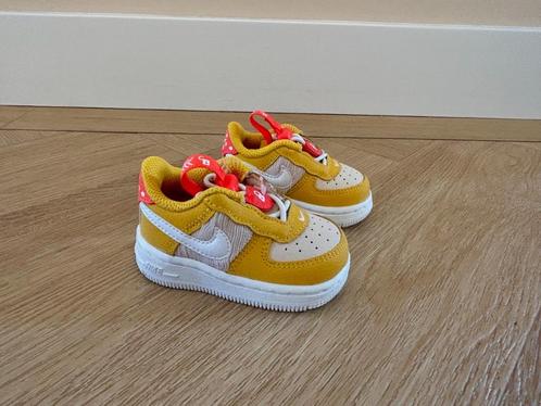*NIEUW!* Baby sneakers Nike Air Force 1, okergeel, 17 18,5, Kinderen en Baby's, Babykleding | Schoentjes en Sokjes, Nieuw, Jongetje of Meisje