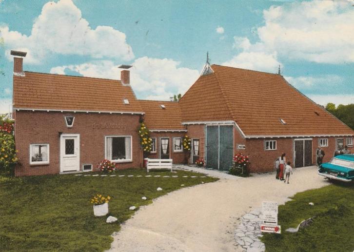 BAKKEVEEN Kampeerboerderij De Wâldsang met Opel, Verzamelen, Ansichtkaarten | Nederland, Gelopen, Friesland, 1960 tot 1980, Verzenden