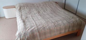 Katoenen sprei 180x250 beschikbaar voor biedingen