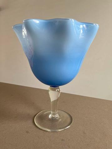 grote Franse keramiek opaline vaas op voet vintage 1950 beschikbaar voor biedingen