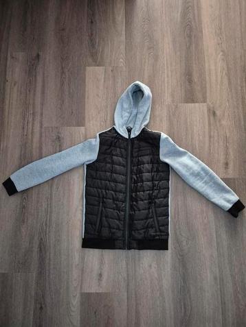 vest met capuchon maat 158/164 beschikbaar voor biedingen