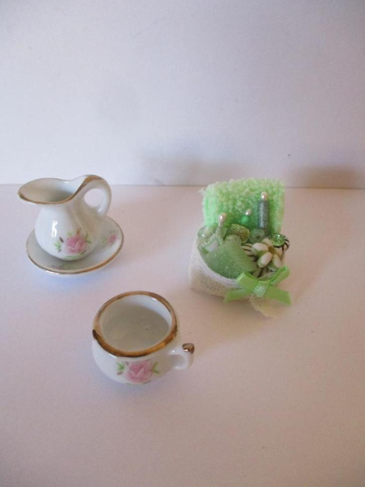 poppenhuis badkamer set g, Verzamelen, Poppenhuizen en Toebehoren, Zo goed als nieuw, Decoratie, Ophalen of Verzenden