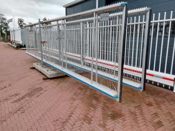 2 stuks Heras schuifpoorten type M 500 handbediend.  beschikbaar voor biedingen