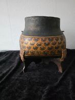 Oude decoratieve pot, Ophalen