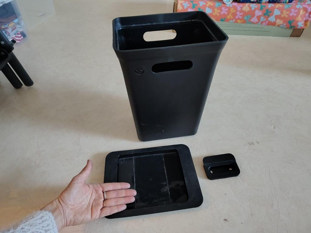 Handige zwarte prullenbak om op te hangen of neer te zetten, Kunststof, Ophalen of Verzenden, Zo goed als nieuw, Minder dan 10 liter