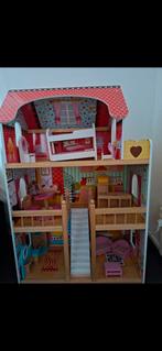 Leuk houten poppenhuis met meubels, Ophalen of Verzenden, Zo goed als nieuw, Poppenhuis