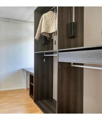 Kast mooi en stevig / kleding / groot met 2 kledingliften