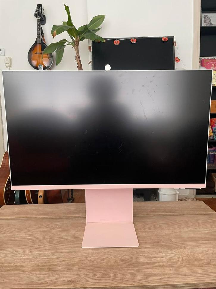 Samsung 32” Smart Monitor M8 kleur Roze, Computers en Software, Monitoren, Zo goed als nieuw, 60 Hz of minder, DisplayPort, HDMI