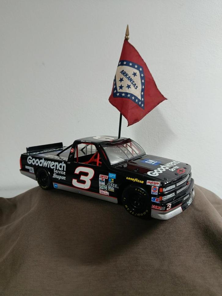 1/18 Nascar Truck met Arkansas Vlag, Hobby en Vrije tijd, Modelauto's | 1:18, Gebruikt, Overige typen, Overige merken, Ophalen of Verzenden