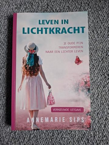 NIEUW BOEK 2024 - Leven in Lichtkracht - Annemarie Sips beschikbaar voor biedingen
