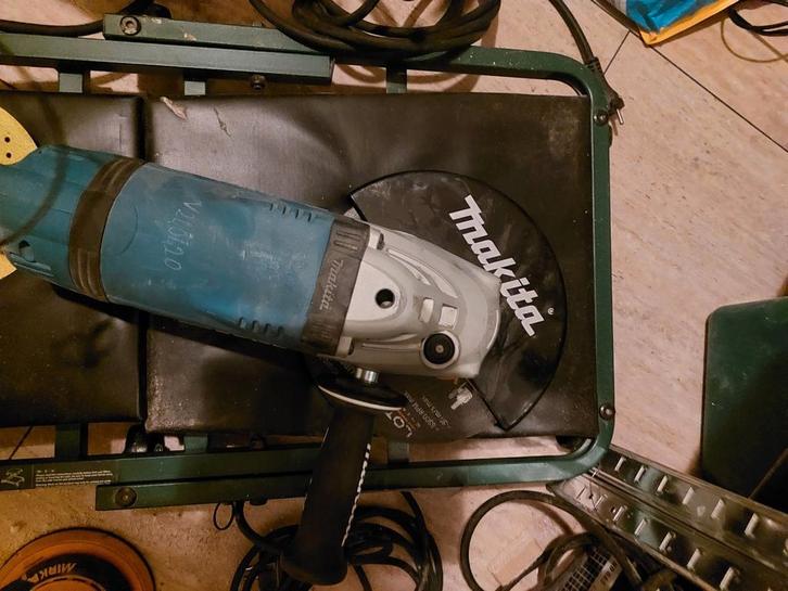 Makita GA9040S Haakse Slijper, Doe-het-zelf en Verbouw, Gereedschap | Schuurmachines, Gebruikt, Overige typen, 1200 watt of meer