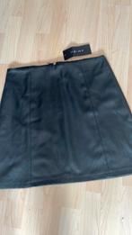 Nieuw zwart leer look rokje maat M  AMISU, Kleding | Dames, Rokken, Maat 38/40 (M), Zwart, Nieuw, Ophalen of Verzenden