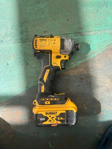 DeWalt DCF887 18V Slagschroevendraaier met 5.0Ah Accu beschikbaar voor biedingen