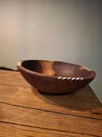 Houten schaal uit Afrika, Huis en Inrichting, Woonaccessoires | Schalen en Manden, Ophalen of Verzenden, Rond, Hout