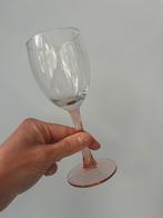 Set van 3 wijnglazen met roze voet - 17cm, Ophalen of Verzenden, Zo goed als nieuw