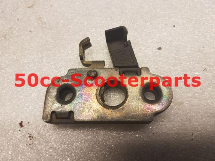 Zadelslot Yamaha Neos 2T 5Adf47800000 Gebruikt, Motoren, Tuning en Styling, Ophalen of Verzenden