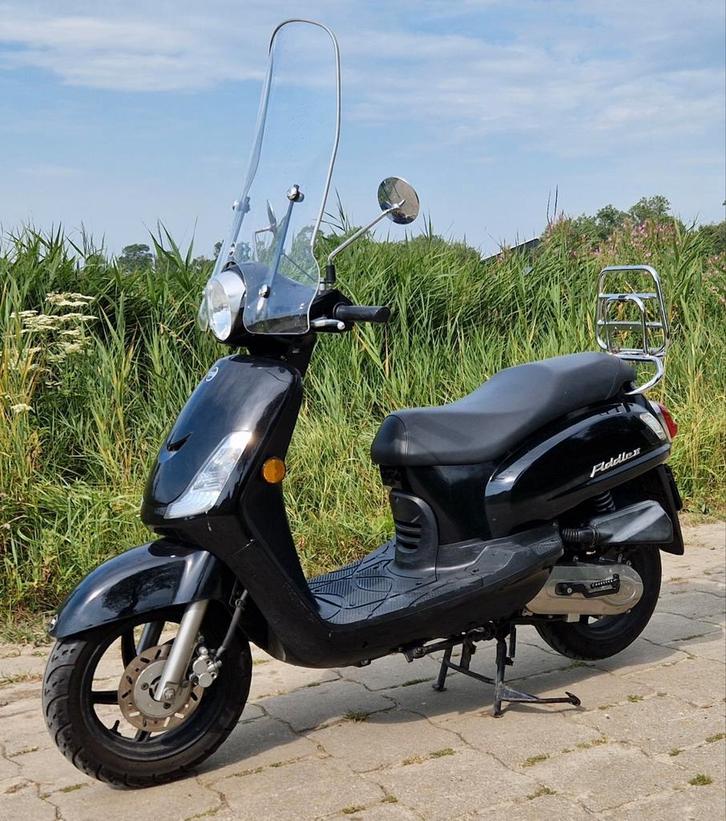 SYM Fiddle 2 uit 2012, zwart, windscherm, cargo rek, Fietsen en Brommers, Scooters | SYM, Zo goed als nieuw, Fiddle, Ophalen